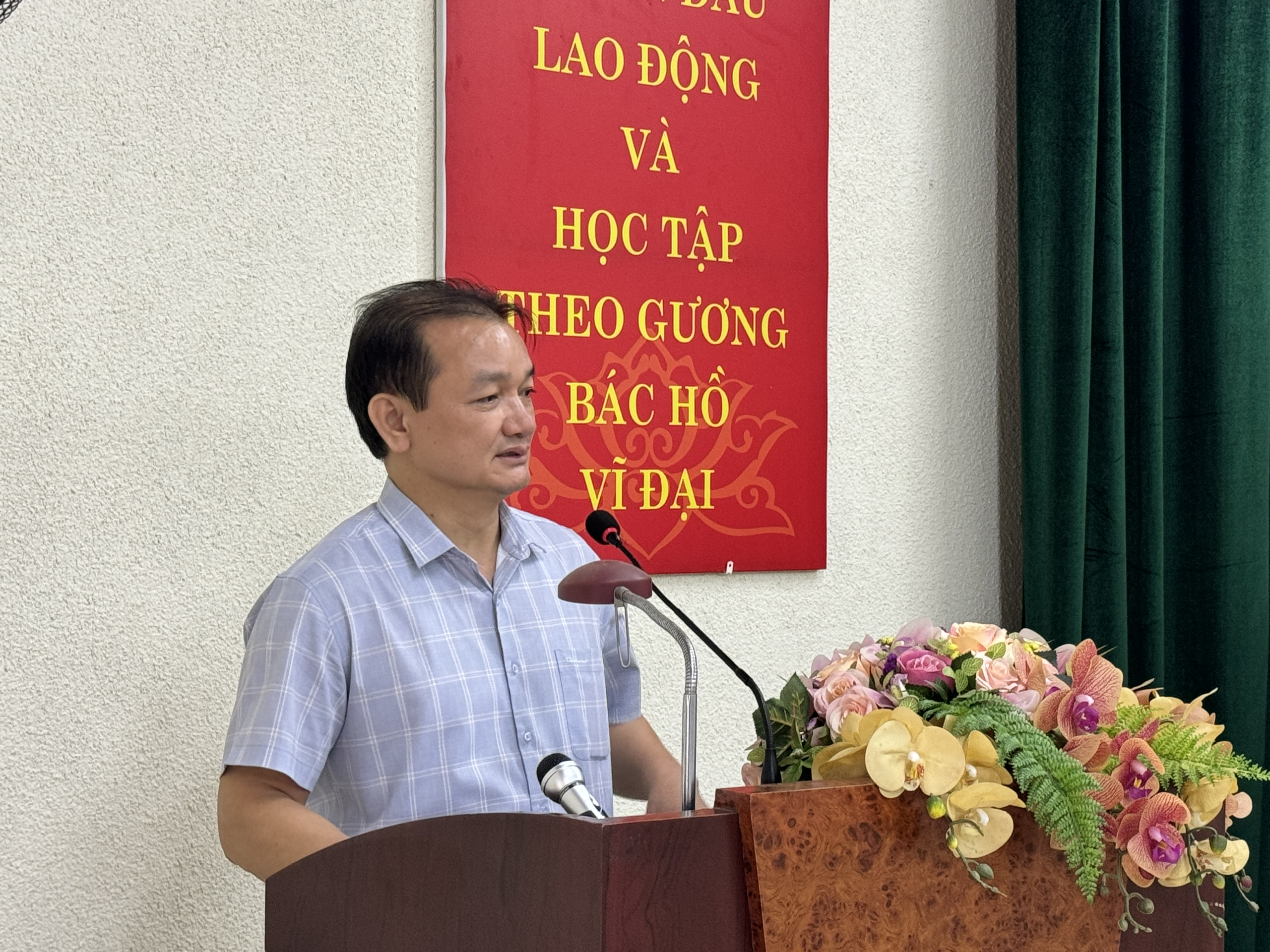 Lễ Trao Tặng Huy Hiệu Đảng